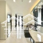 Thư giãn trên sofa - một phòng ngủ riêng biệt - có phòng thay đồ riêng