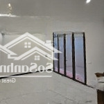 Bán nhà giang biên, cạnh hồ điều hòa, 5.35 tỷ, nhà mới 5 tầng, lh: 0931108782 mrtiến