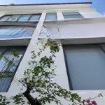 4 tầng lầu nguyễn kiệm dt 40m2 vuông 4pn nhà mới đẹp ngay sân bay lh 0906389979