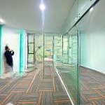 Cho thuê vp 70m2 14tr ngẵn sẵn 3 phòng kính sẵn thảm như hình tại đường hoàng quốc việt