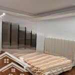 Bán nhà 8,6tỷ khu chia lô quân đội, đưòng vũ xuân thiều, sài đồng, dt42m2x5t mt3,7m oto7chỗ vào nhà