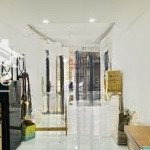 #quan3- nguyễn đình chiểu - q3 - hxh thông - 35m2 - 3 tầng - 3pn -
khu gần chợ kd cho thuê tốt.