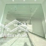 Văn phòng mới siêu rẻ trung tâm bình thạnh, chỉ 1 bước ra q1. giá chỉ từ 35tr/100m2. lh: 0924120641