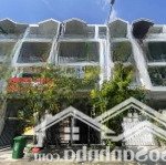 Cho thuê nhà phố liền kề cao cấp kdc himlam quận 7 nguyên căn: 5x20m giá: 40 triệu lh: 0931353298