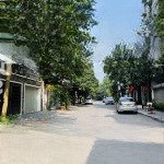 Bán nhà nguyễn văn cừ, gia thuỵ. 70m. mt 4,65m phân lô oto tránh, vỉa hè rộng. 16 tỉ. 0943827333