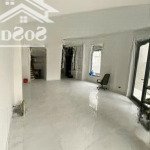 Cho thuê mặt bằng văn phòng lô góc việt hưng thang máy hầm gửi xe ô tô