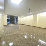 Cho thuê nhà lô góc nguyễn thị định, hoàng ngân, đỗ quang. dt: 100m2 x 6 tầng, thang máy.