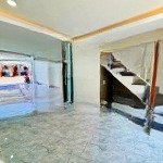 [ nhà 2,5 tầng _ và 2 mặt tiền sinh trung ] sát chợ đầm giá : 7,9 tỷ