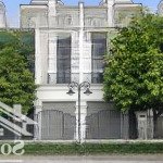 Cần bán gấp căn sl sao biển 150m2, đường thông, chỉ cách 50m ra hồ trung tâm giá chỉ 30 tỷ
