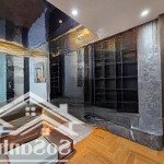 Siêu phẩm nhà đẹp nguyễn văn cừ lô góc 50m, 7 tầng thang máy, ô tô 7 chỗ vào nhà, full nội thất