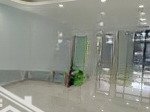 Nguyên căn dt 5 x 22m (hầm + 4 lầu)mới hoàn thiện, phù hợp vừa ở kết hợp văn phòng vạn phúc city