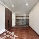 Chính chủ cho thuê căn hộ tầng trung cao tòa h2 masterise căn góc 3 ngủ bc đông nam view biển hồ