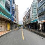 Bán khách sạn trên 20 phòng có thang máy khu trung tâm thương mại cái khế