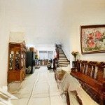 Bán nhà đẹp phố lạc long quân tây hồ nhà dân xây ở chủ nhà sang nước ngoài định cư cần bán gấp