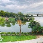 Bán biệt thự sân vườn 200m2 cách biển 200m, phía trước là kênh nước, gần dự án ftz lấn biển
