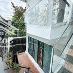 Khách cần tiền gởi bán nhà còn mới, mặt tiền đường nguyễn đức thuận sau lưng trạm đăng kiểm