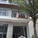 Nhà 1 trệt 2 lầu trong kdc kế bên chợ phú phong bình chuẩn tp thuận an bình dương chỉ 3tỷ 550