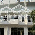 Nhà mặt đường lê thị hồng gấm dt đất 95m2, trệt 4 lầu giá 4.9 tỷ