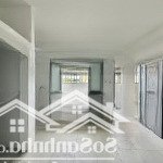 Studio cửa sổ trời ngay chân cầu phú xuân