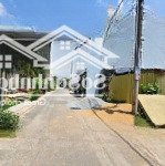 Bán lô đất kdc đ. gò cát, p. phú hữu, quận 9:
- dt 82m2, 5.4x15.14
- ngang hơn 5m xây nhà rộng đẹp
