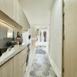 Cho thuê căn hộ ban công 30m2 đón sáng| gần bờ kè trường sa q3,thang máy hầm xe, nhận xe điện .