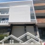 Cho thuê nhà mt phổ quang ngay bệnh viện tâm anh. dt: 10x20m. 1 trệt 3 lầu suốt. giá 60tr.