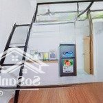 Phòng gác đầy đủ nội thất, vị trí đẹp thuận tiện di chuyển sang các quận trung tâm như 5, 1