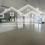 Cho thuê căn hộ sky center, 3pn, 3wc, 139m2, nội thất cơ bản, giá: 25 triệu/tháng, 0908435880