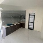 Cần tiền bán gấp căn hộ centery 120m2 3pn + 3wc, nội thất cơ bản, giá bán 7.740tỷ (bao hết 102%)
