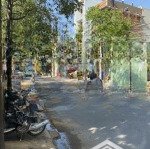 Ngay mt lã xuân oai p. long trường q9. cách 80 mét. công vào vô tư. dt 20x50 = 1000m2, giá 28tỷ tl