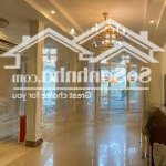 Bán biệt thự sửa đẹp khu trung tâm c2 ciputra, 126m2 * 3 tầng, 4pn - 4vs, giá bán chỉ 45.7 tỷ.