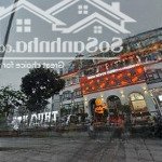 Lô góc- ôtô vào nhà - chạy vòng quanh - cạnh đại học fpt - 18 phòng ccmn - pccc đạt chuẩn - bán t