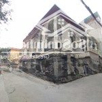 Cho thuê biệt thự lô góc phố trần quốc hoàn, nguyễn phong sắc 200m2 3.5 tầng, nội thất cao cấp