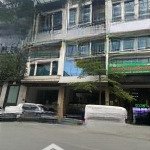 Cho thuê nhà mặt phố hạ yên, cầu giấy. dt 48m2, 5 tầng, thông sàn. 30 triệu/tháng