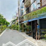 Nhà mt kdc bình phú, nằm đối diện công viên, yên tĩnh, rất an ninh, di chuyển dễ dàng
