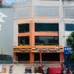 Cho thuê nhà mặt phố trung hoà. diện tích 140m2 x 4 tầng. mặt tiền chuẩn 6m. kinh doanh mọi mô hình