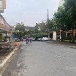 Chính chủ bán nhà mặt phố chính trung, dt 136m2. mt 5m. giá 19.3 tỷ