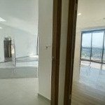 Bán căn 4pn, 100m2, ban công nhìn trực diện landmark và bitexco giá 4,5 tỷ, bao sang tên.