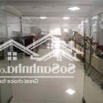 Cho thuê văn phòng 110m2,hoàng cầu , đủ bàn ghế, lô góc, thang máy, pccc, bãi để xe rộng