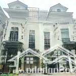 Biệt thự tây hồ hơn 200tr/m2, dt 210m2, 4 tầng nổi, 1 hầm cần bán gấp