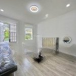 Cho thuê căn hộ 1 phòng ngủ 50m2 giá rẻ mặt tiền đường hoàng sa ban công view bờ kè lh 0332255770