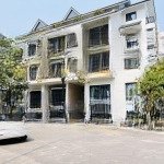 Siêu phẩm hdi trung hòa - có hầm - 3 mặt thoáng view vườn hoa - mặt tiền 8m - diện tích 161m
