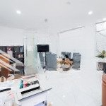 Tầng trệt góc 2 mặt tiền, full nội thất, thang máy, máy lạnh, hầm xe, giá 15tr - vạn phúc city