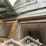 Cầu giấy - nhà đẹp gần 40m 7t thang máy thông sàn - ô tô con đỗ cửa - trước nhà thoáng - ở sướng