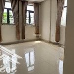 Cho thuê toà nhà văn phòng 3 tầng ngang 10m, 2 mặt tiền đường lê văn hiến. lh: 0905 982 668