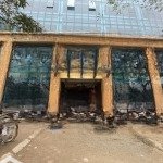 Cho thuê mặt phố lương thế vinh làm nhà hàng, quán ăn, dt: 160 m2 * 2.5 tầng. mt: 8 m, thông sàn