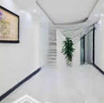 Nhà đẹp ngõ rộng phố ngọc lâm ô tô đỗ cửa, diện tích 35m2 lô góc xây 6 tầng, thang máy. giá 8,65 tỷ