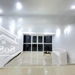 Bán căn hộ cao ốc hưng phát có sổ hồng, 2 phòng ngủ, 2wc 83m2 giá 2.6tỷ. lh 0906373186 ánh
