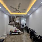 Giảm 2 tỷ cần bán gấp nhà phân lô phố phạm tuấn tài 45m2, 4t, ngõ ô tô tránh