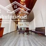 Cần bán nhà 3 tầng kẹp kiệt
diện tích đất 100m2 ô tô đậu đổ ,đường to cù chính lan vào ở ngay